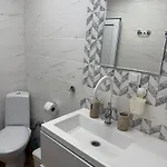 Cozy Near The Park With Huge Verandah Free Parking