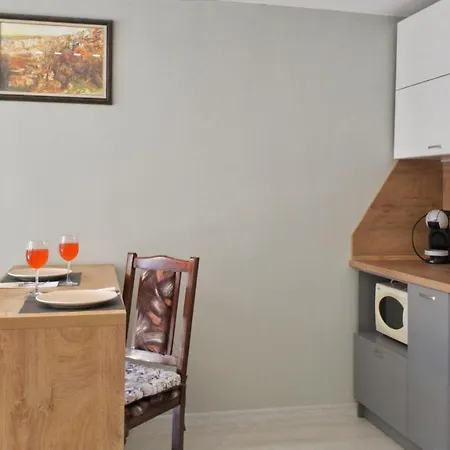 Cozy Near The Park With Huge Verandah Free Parking *