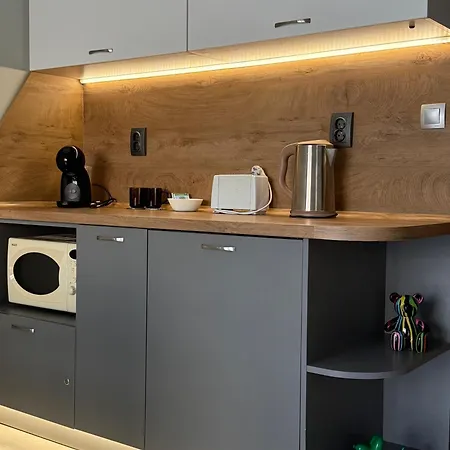 Apartment Cozy Near The Park With Huge Verandah Free Parking