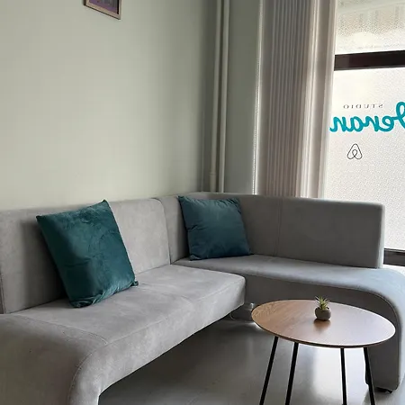 Cozy Near The Park With Huge Verandah Free Parking