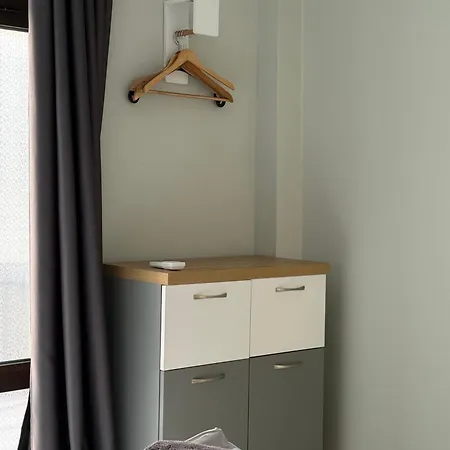 Apartament Cozy Near The Park With Huge Verandah Free Parking *