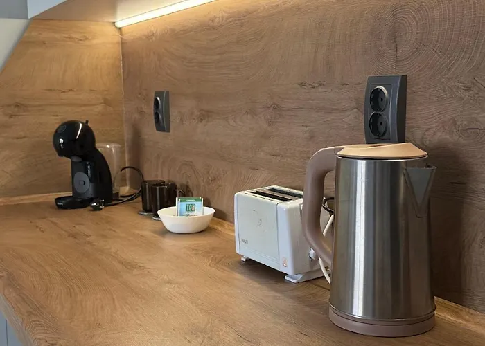 Apartment Cozy Near The Park With Huge Verandah Free Parking *