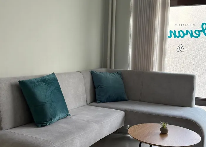 Cozy Near The Park With Huge Verandah Free Parking