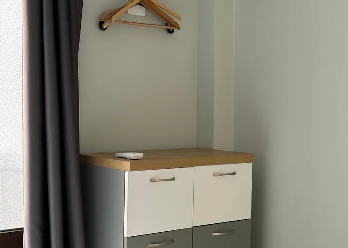 Apartment Cozy Near The Park With Huge Verandah Free Parking *